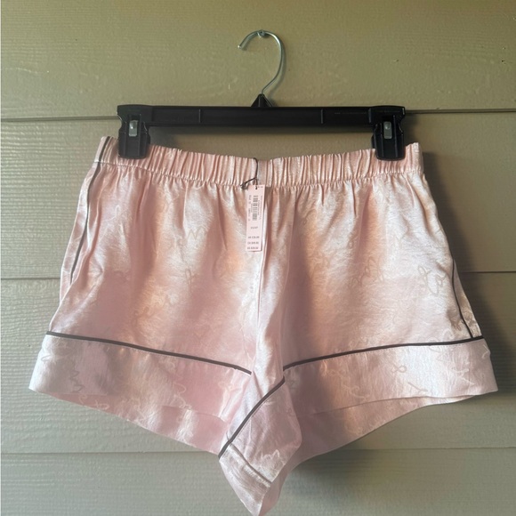 β¨ NEW W/ TAGS Satin Pajama Set β Light Pink β¨ - Picture 2 of 5